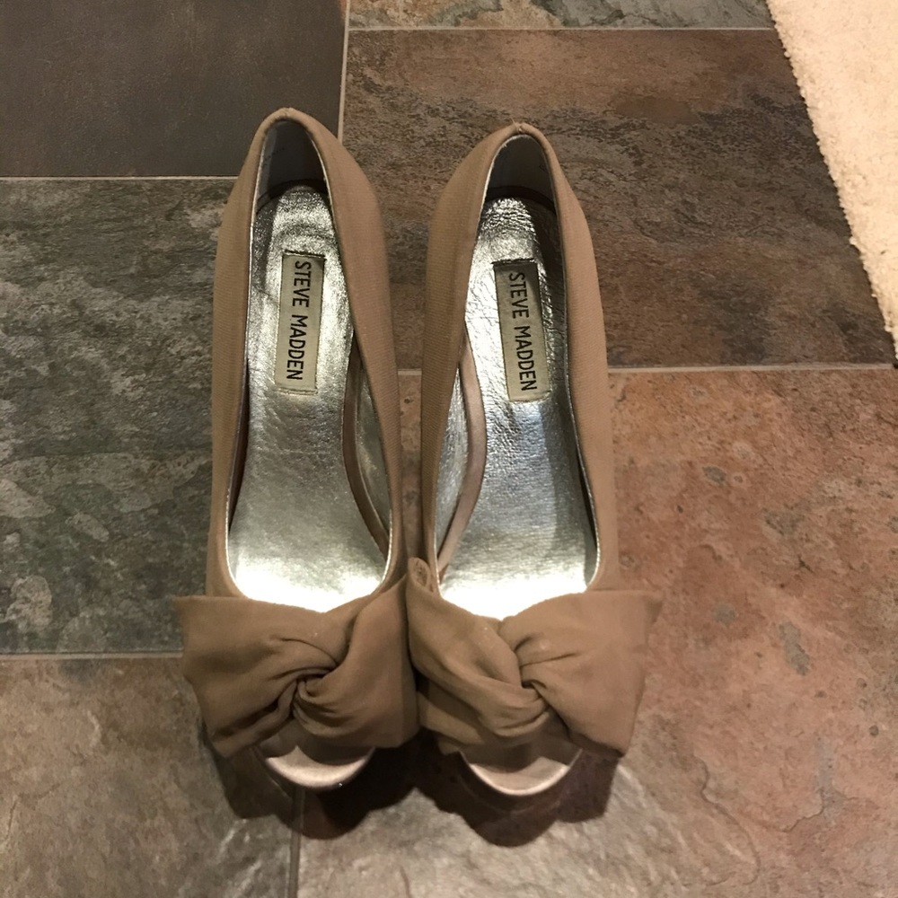 Taupe heels - Picture 2 of 2